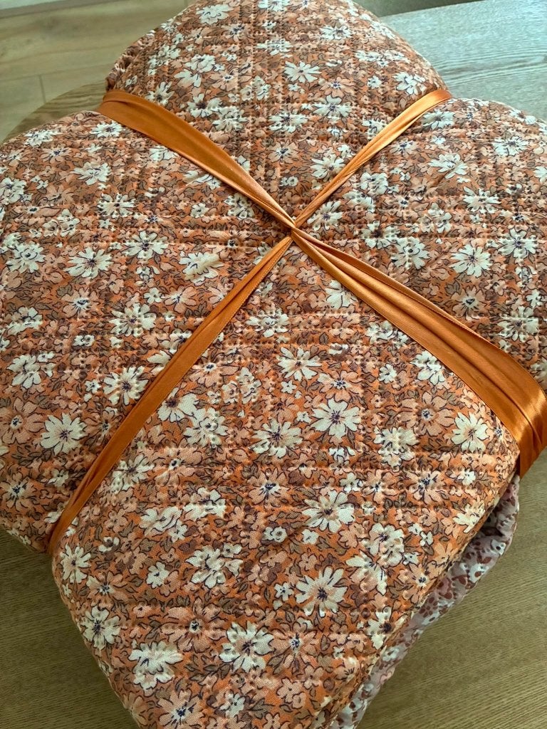 Sprei/deken/picknickkleed oranje roze bloemen 2 stuks groot, Ophalen, Overige typen, Roze, Nieuw