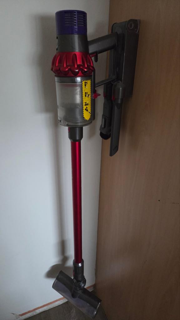 Dyson V10 Motörhead inc standaard en veel accessoires., Witgoed en Apparatuur, Stofzuigers, Ophalen, Gebruikt, Regelbare zuigkracht