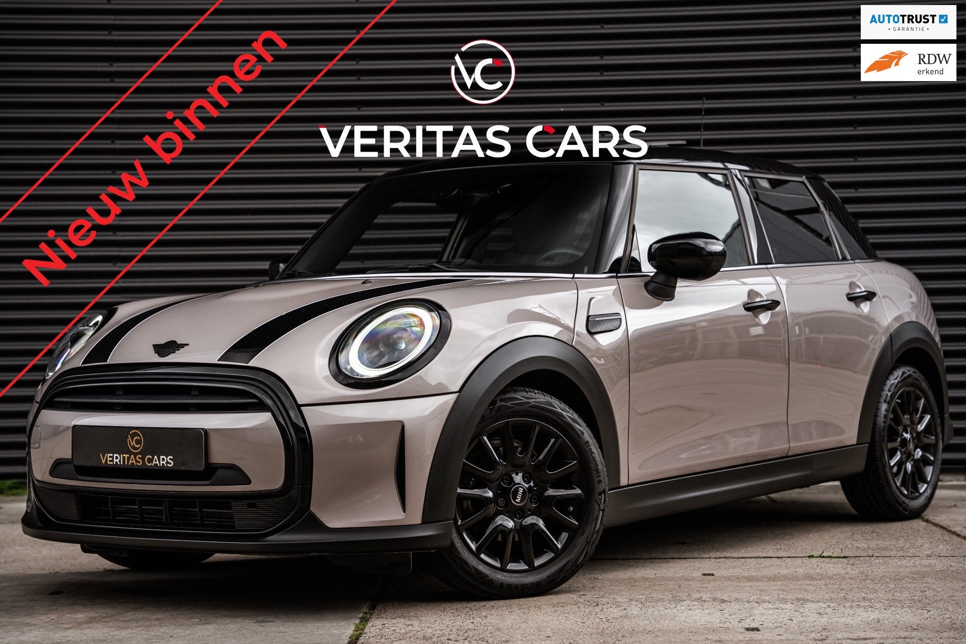 Mini 5-Deurs 1.5 Cooper Business Edition 136PK|Pano|Ambiance, Auto's, 136 pk, Gebruikt, Leder, Bedrijf