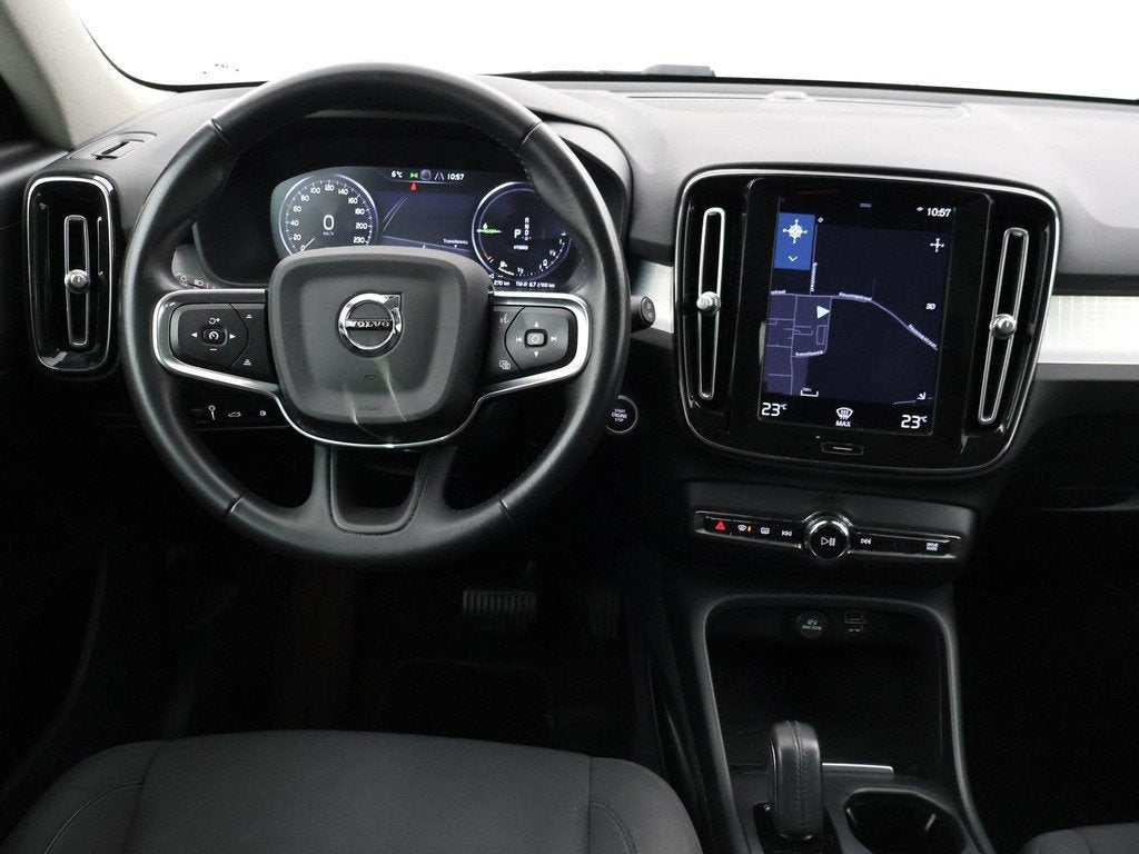 Volvo XC40 1.5 T4 RECHARGE 211 PK PHEV ORIG NL BTW | CAMERA, Stof, Euro 6, 1712 kg, Zwart