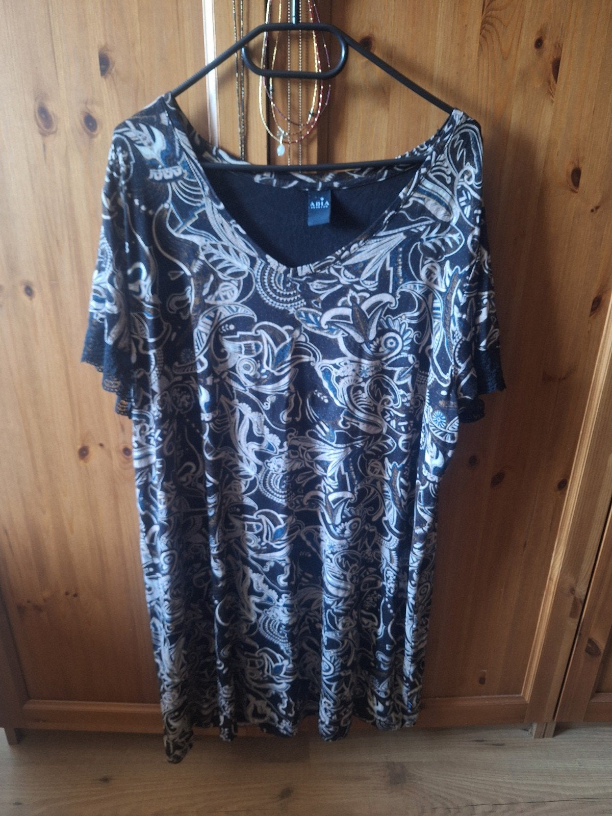 Tof patroon jurkje Adia 42-44 kanten mouwtjes zwart naturel, Kleding | Dames, Grote Maten, Ophalen of Verzenden, Jurk, Zwart, Adia