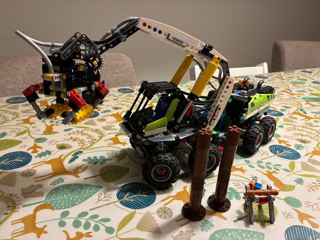 Lego 42080 Bosbouwmachine, Kinderen en Baby's, Speelgoed | Duplo en Lego, Zo goed als nieuw, Lego, Complete set, Inclusief instructies