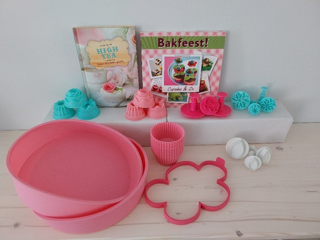 Cup Cake Silicone vormen, Steekvormen, Boekje met recepten, Ophalen of Verzenden, Zo goed als nieuw, Taarten of Cupcakes, Bakvorm