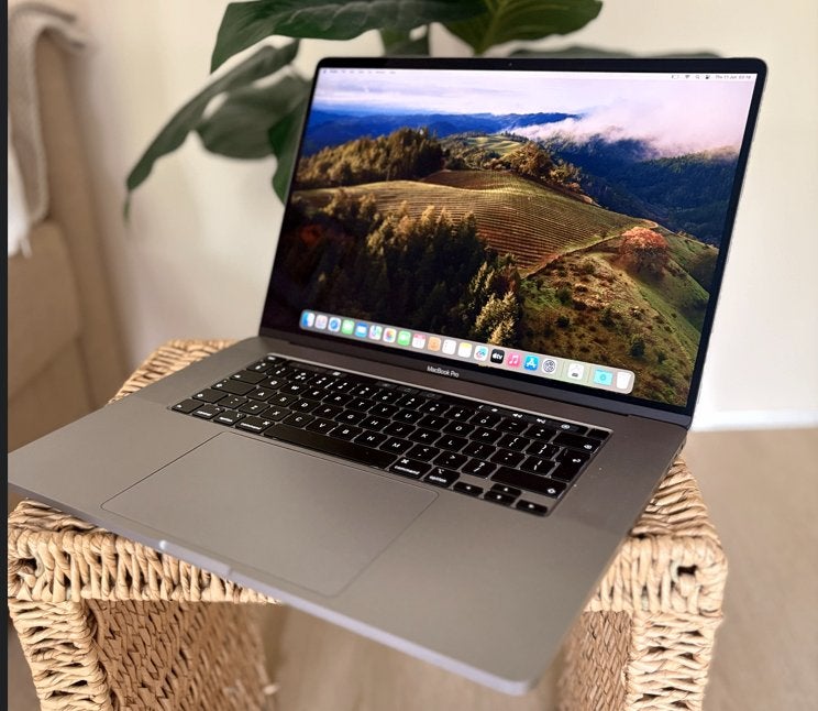 ≥ Vind macbook pro 16 inch 2019 i9 in Apple Macbooks op Marktplaats
