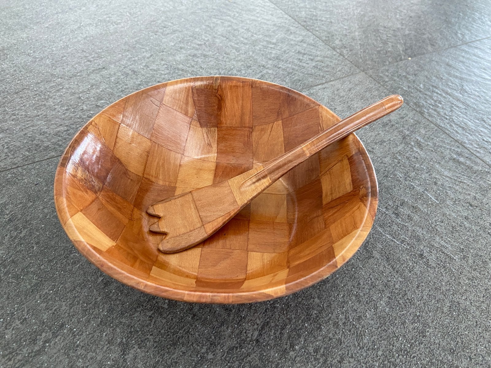 Vintage geweven houten sla kom met vork retro, Ophalen of Verzenden