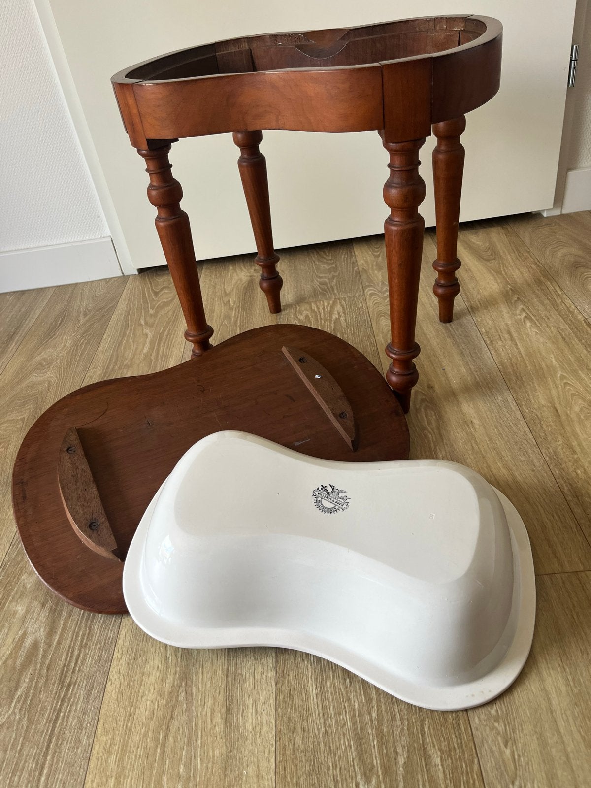 Antiek Bidet met Deksel en Villeroy & Boch Wasbak, Ophalen