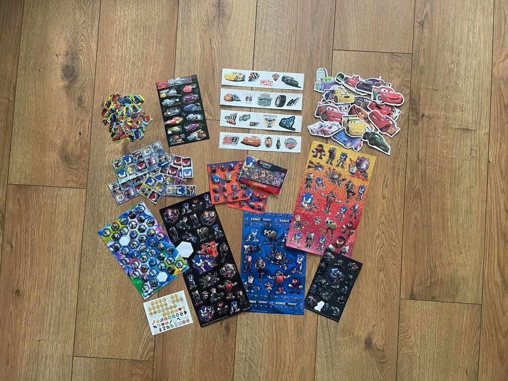 Grote verzameling stickers en plaatjes: Cars en Sonic, Ophalen of Verzenden, Zo goed als nieuw