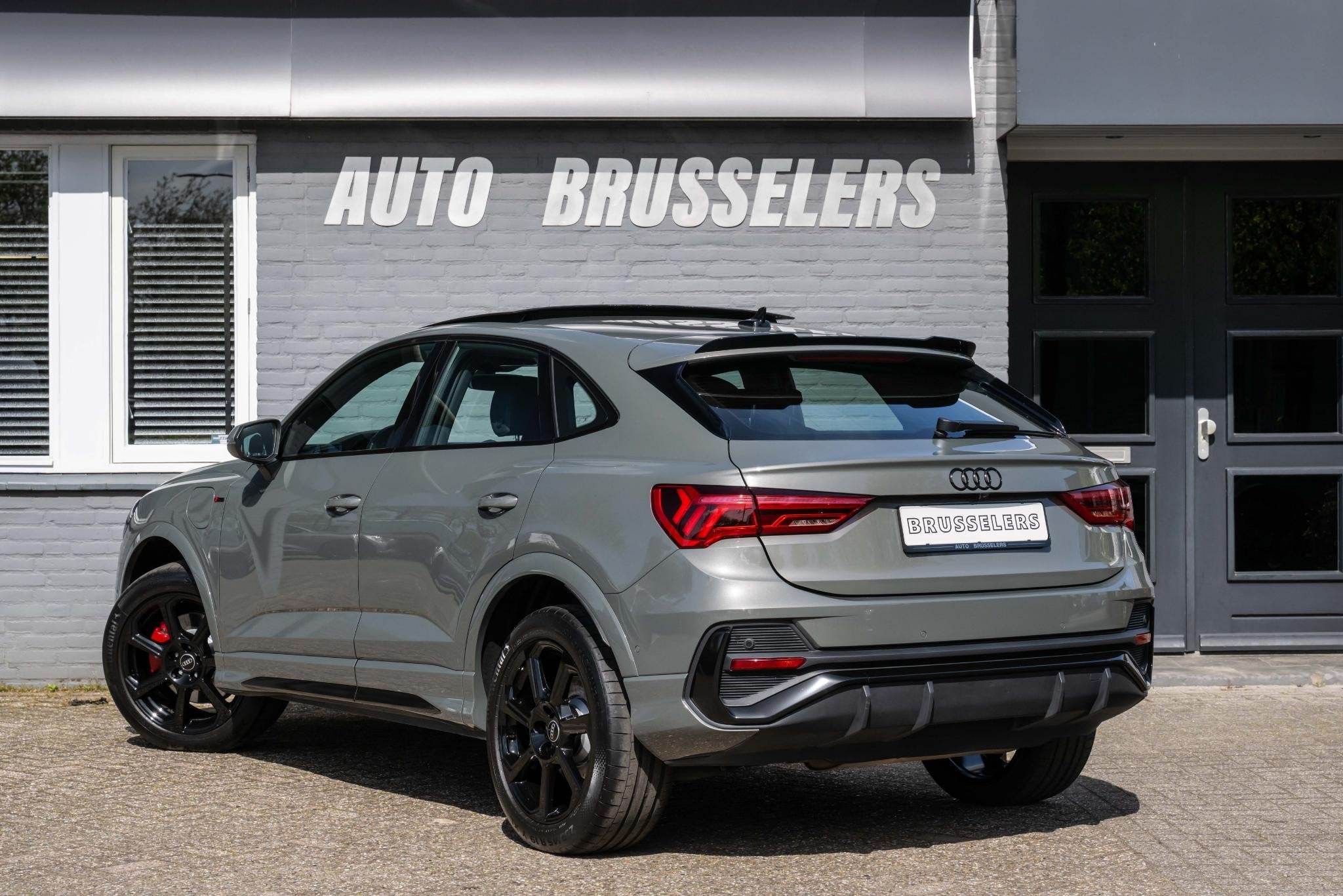 Audi Q3 Sportback 45 TFSI e S Edition Pano Matrix zeer compl, Auto's, Dealer onderhouden, Gebruikt, Euro 6, Leder en Stof