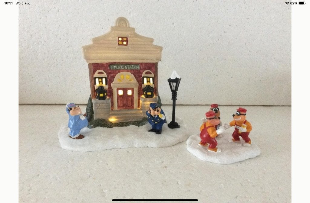 keerstdorp - police station met Disney figuren, Ophalen of Verzenden, Overige figuren, Zo goed als nieuw, Beeldje of Figuurtje