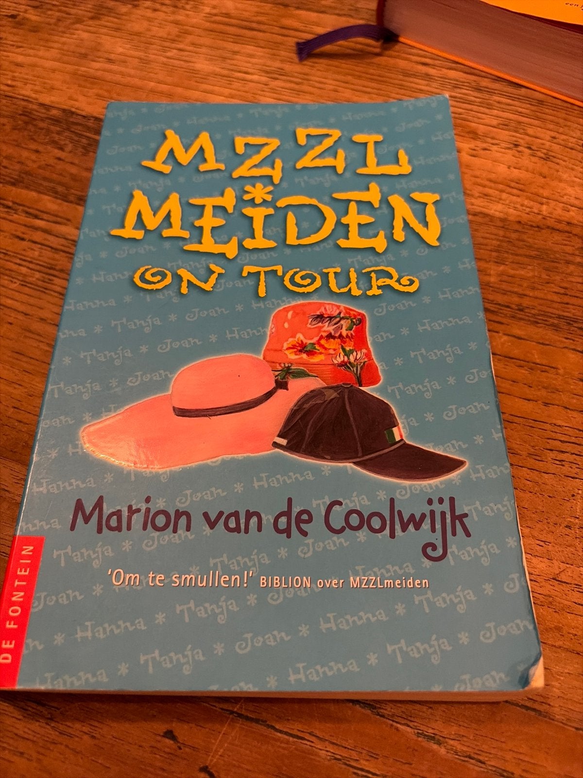 MZZL Meiden On Tour - Marion van de Coolwijk, Ophalen of Verzenden, Gelezen, Fictie
