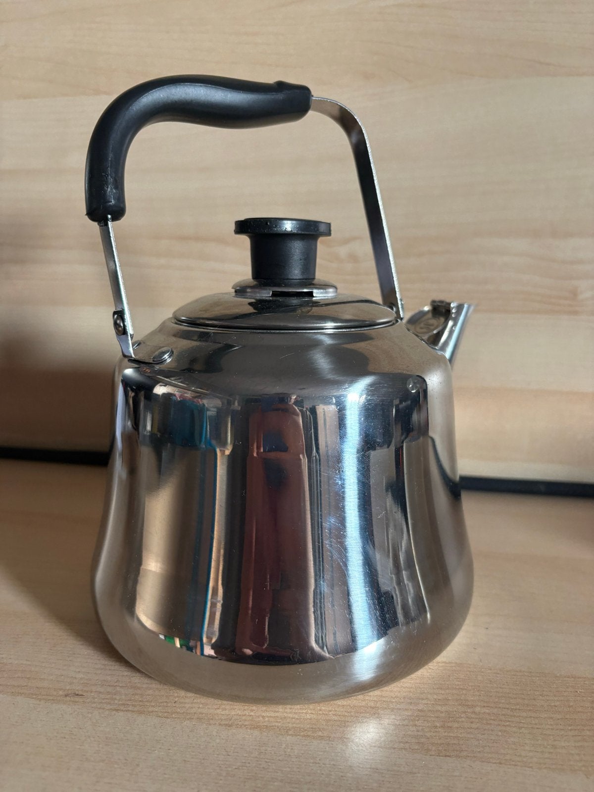 RVS Fluitketel 2 Liter - Zo Goed Als Nieuw, Huis en Inrichting, Theepot/fluitketel, Zilver, Ophalen of Verzenden, Zo goed als nieuw