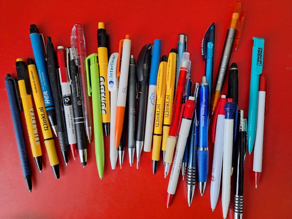 30 Pennen van verschillende bedrijven en instanties, Ophalen of Verzenden, Gebruikt, Balpen, Overige merken