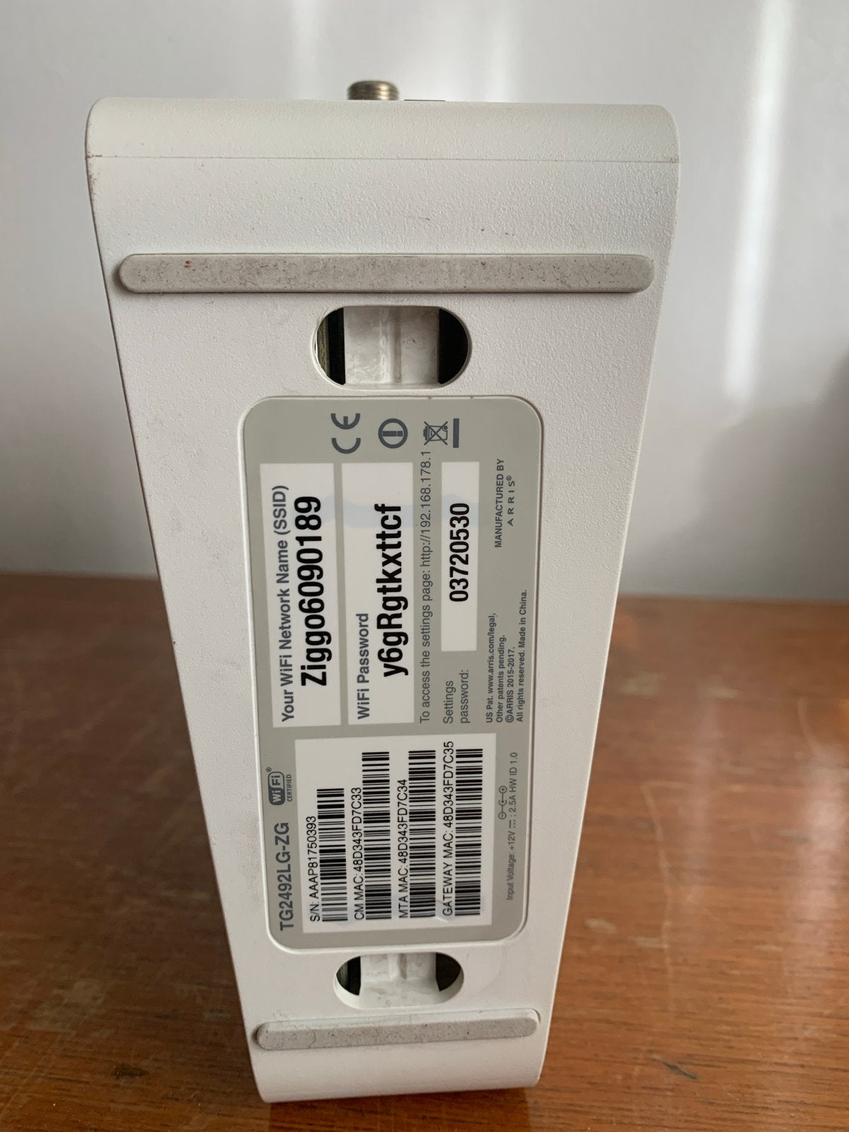 Ziggo Connectbox TG2492LG-ZG Router met Modem, Ophalen of Verzenden, Gebruikt, Router met modem
