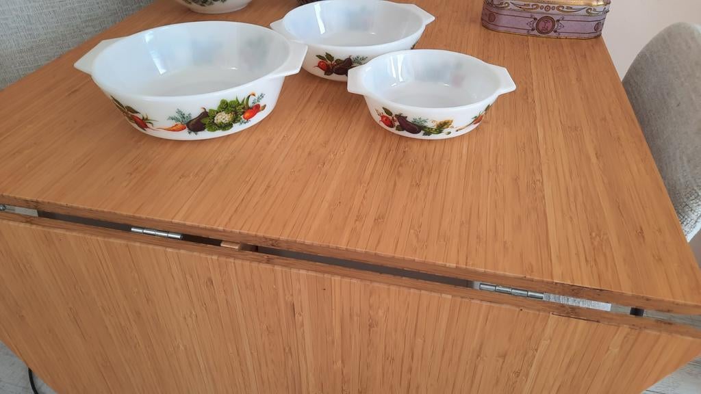Set van 3 Vintage Pyrex Schalen met Groentemotief, Ophalen of Verzenden