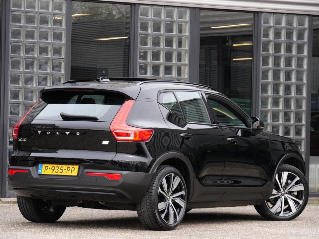 Volvo XC40 RECHARGE PRO/ PANORAMADAK/ 360°CAMERA/ TREKHAAK/, Auto's, Volvo, Stof, Gebruikt, 417 km, Zwart