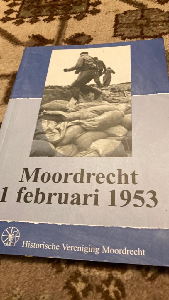 Moordrecht. 1 februari 1953, Boeken, Ophalen of Verzenden, Zo goed als nieuw