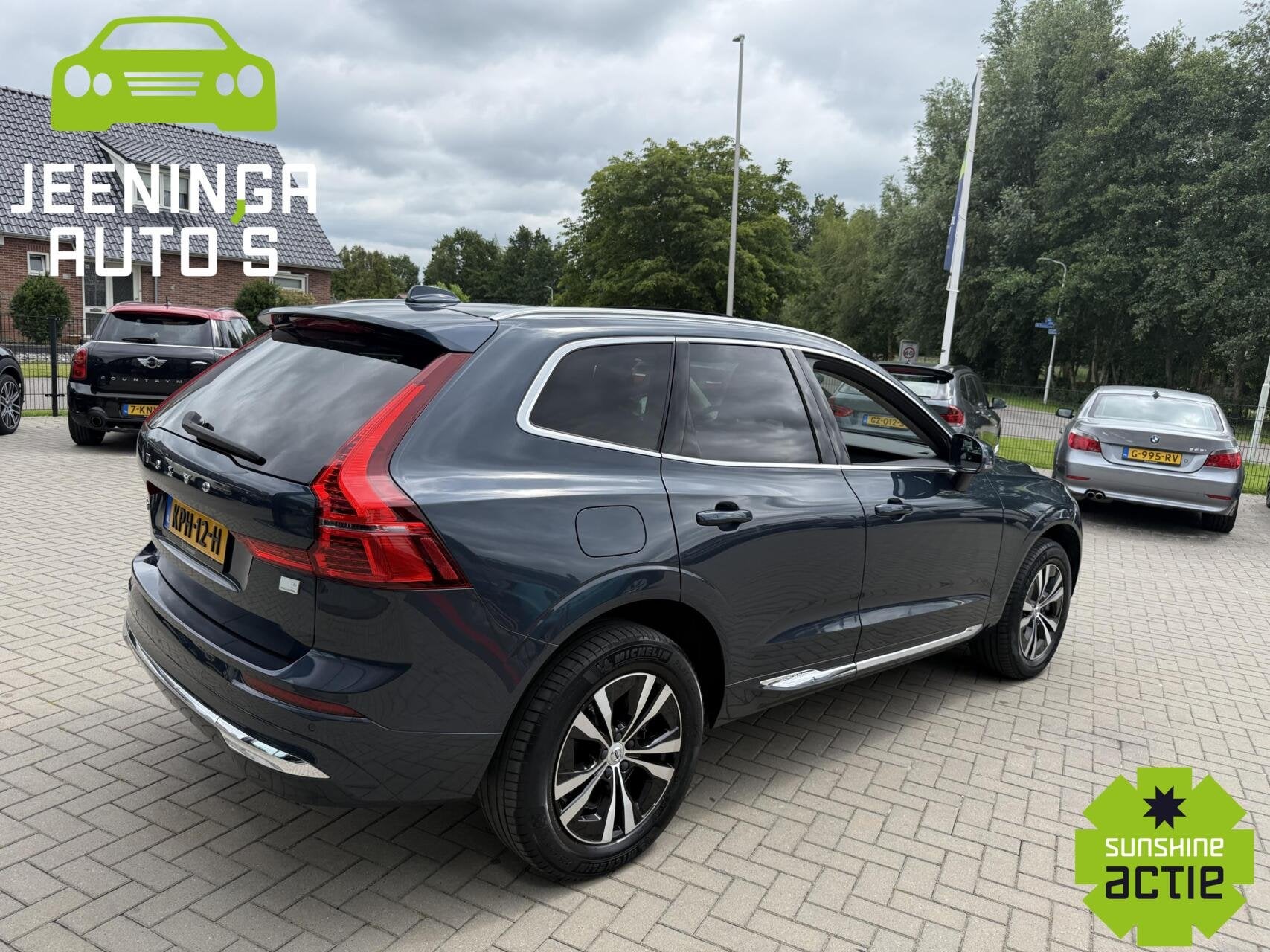 Volvo XC60 2.0 T6 Plug-in hybrid AWD Inscription|LongRange|P, Auto's, Automaat, Stof, Gebruikt, Zwart