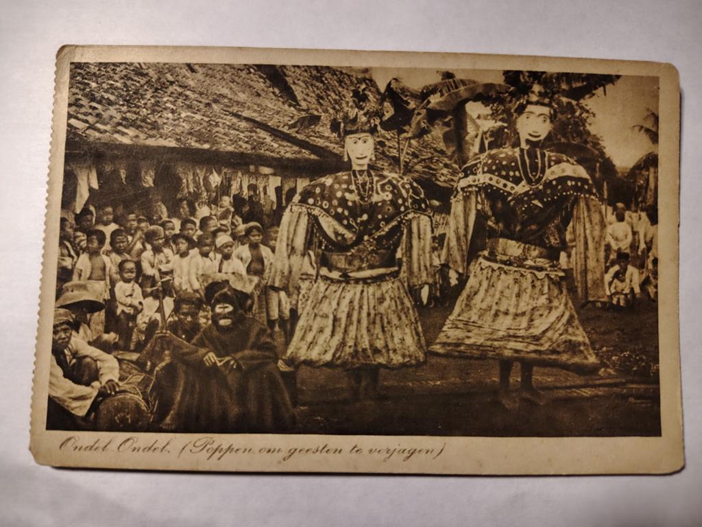 Nederlands-Indië Ondel-Ondel. (poppen om geesten te verjagen, Ophalen of Verzenden, Voor 1920, Zuid-Holland
