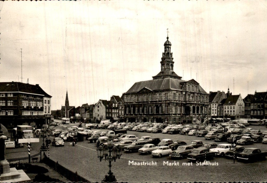 Maastricht - Markt - Stadhuis, Ophalen of Verzenden, 1940 tot 1960, Gelopen, Limburg