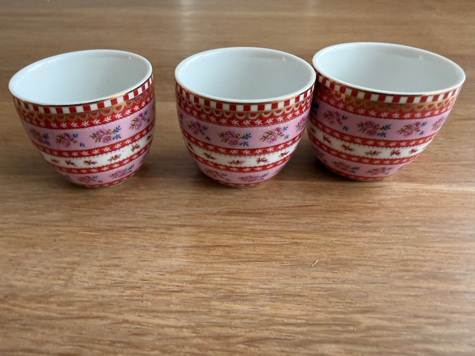 Pip Studio Eierdopjes Roze Rood Ribbon (3 stuks), Huis en Inrichting, Ophalen, Zo goed als nieuw, Overige stijlen, Porselein