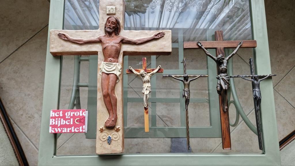 Prachtige set van 5 Kruisbeelden/Crucifixen + Bijbelkwartet, Ophalen of Verzenden