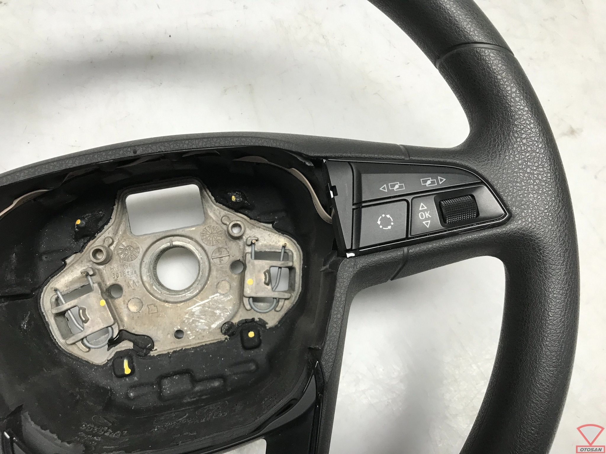 Seat Leon 5F Stuurwiel Stuur Multifunctioneel MF, Auto-onderdelen, Gebruikt, Autovia A-2, Km 585 585
08760  Martorell, ES, Ophalen of Verzenden