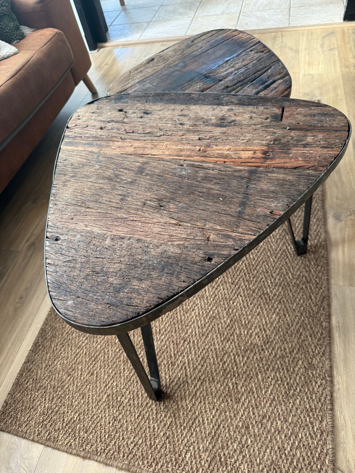 Set van 2 robuuste houten bijzettafels, Huis en Inrichting, Tafels | Bijzettafels, Ophalen, Minder dan 45 cm, Gebruikt, 55 tot 75 cm