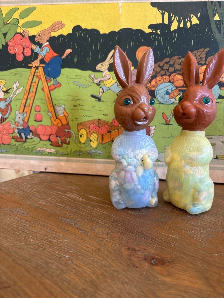 2 x vintage plastic candy container paashaasjes, Diversen, Pasen, Ophalen