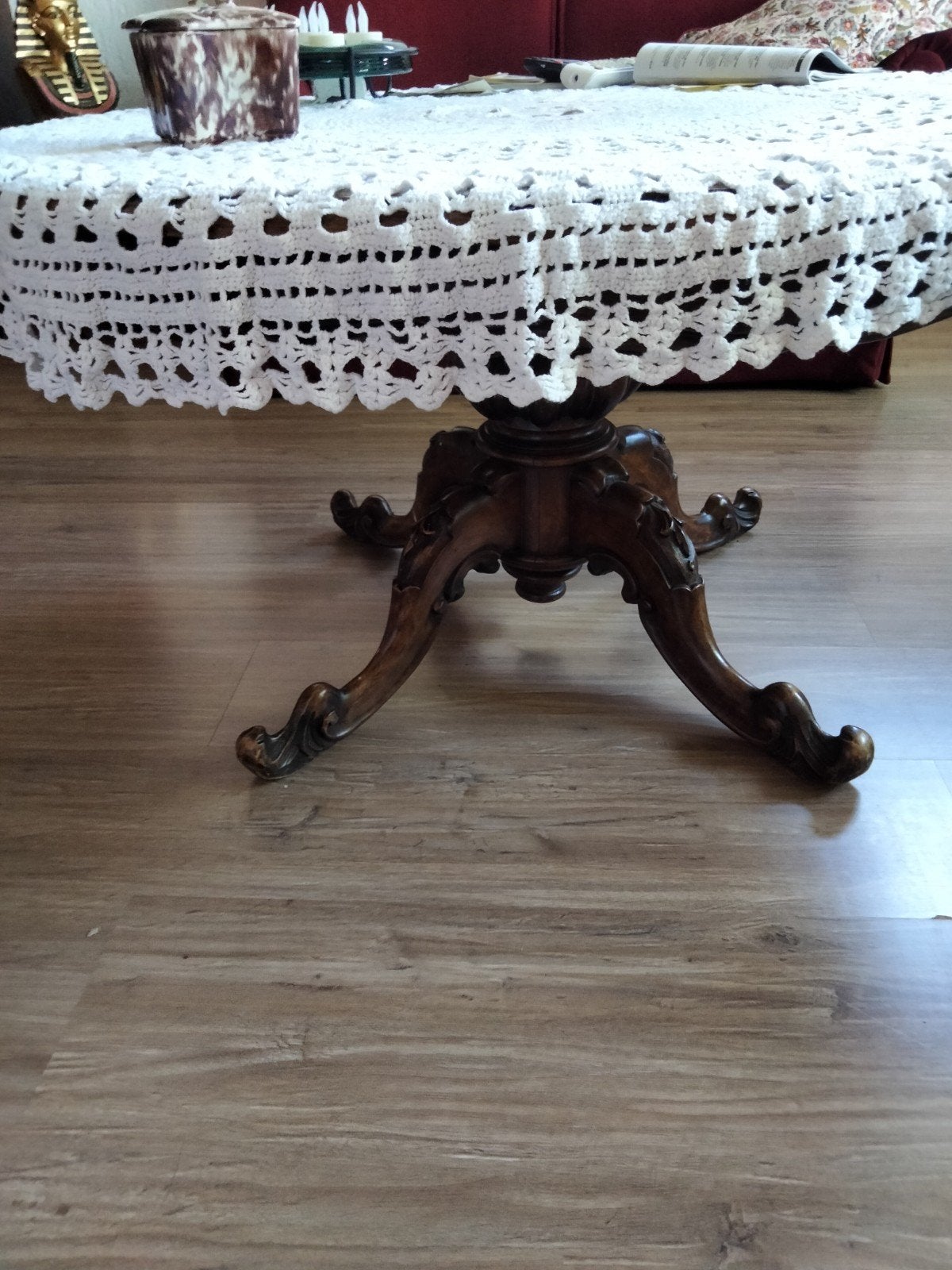 Vintage vol houten salontafel van Marres teab, Ophalen
