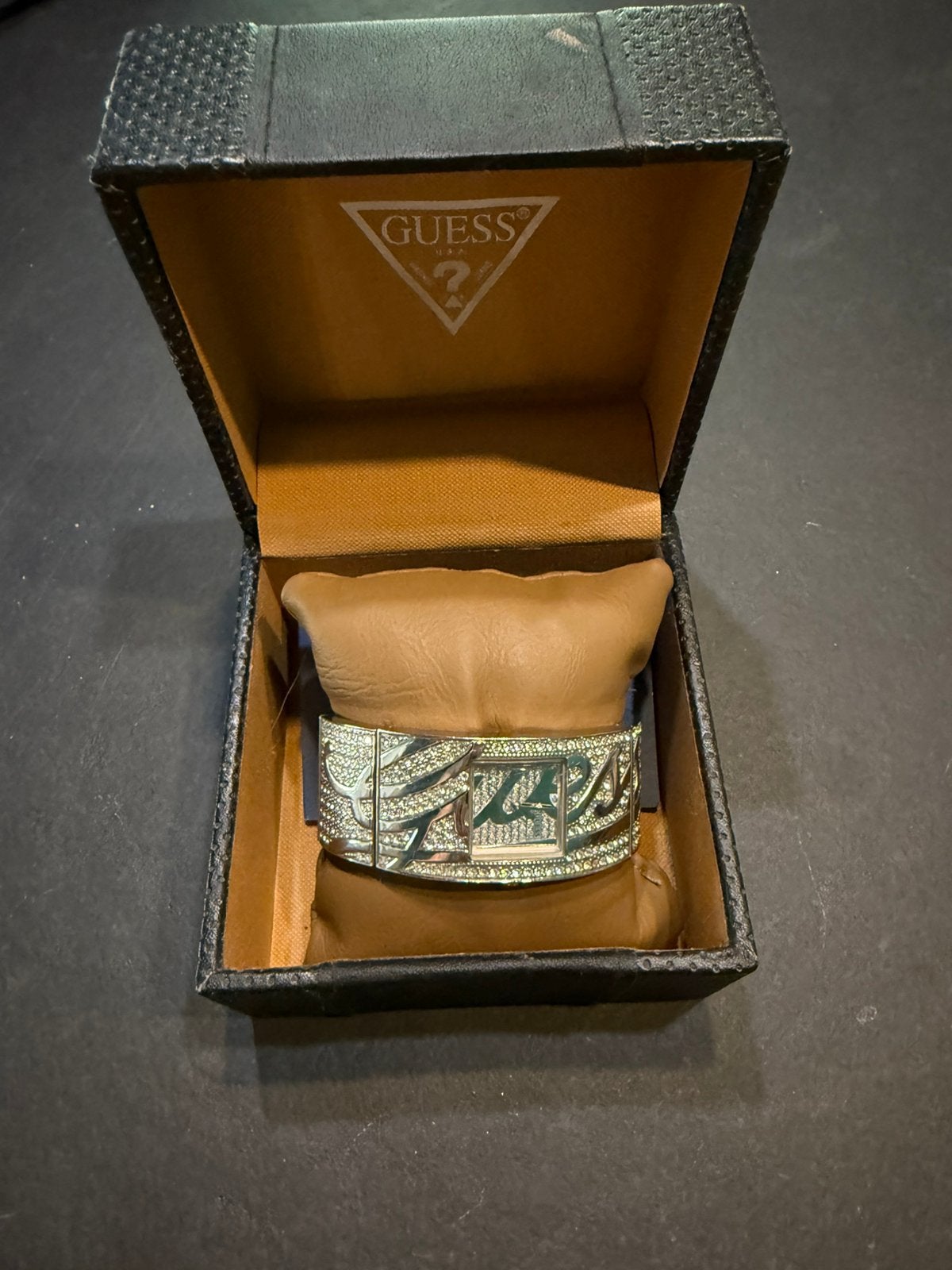 Guess dameshorloge met strass, in originele doos, Gebruikt, Staal, Ophalen of Verzenden, Zilver