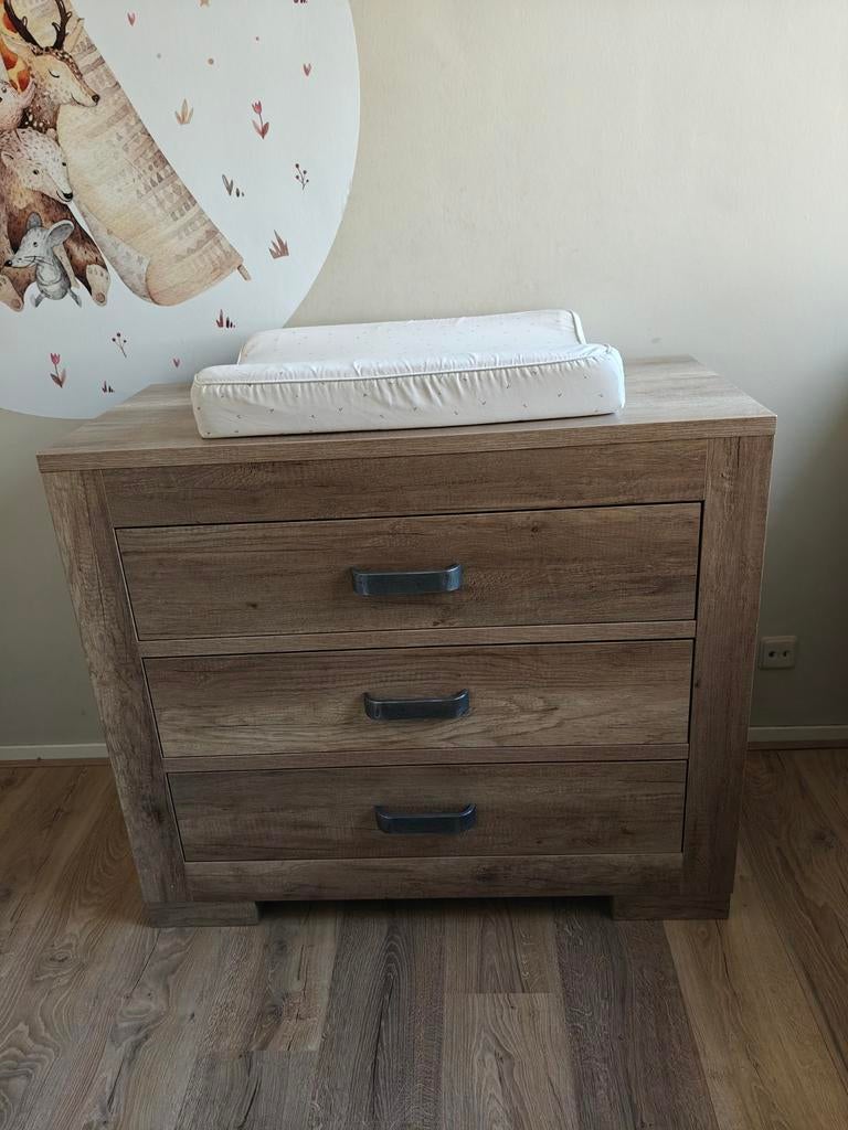 Kidsmill Brent Mooi houten ledikant, Commode en kapstok, Ophalen, Zo goed als nieuw, Ledikant