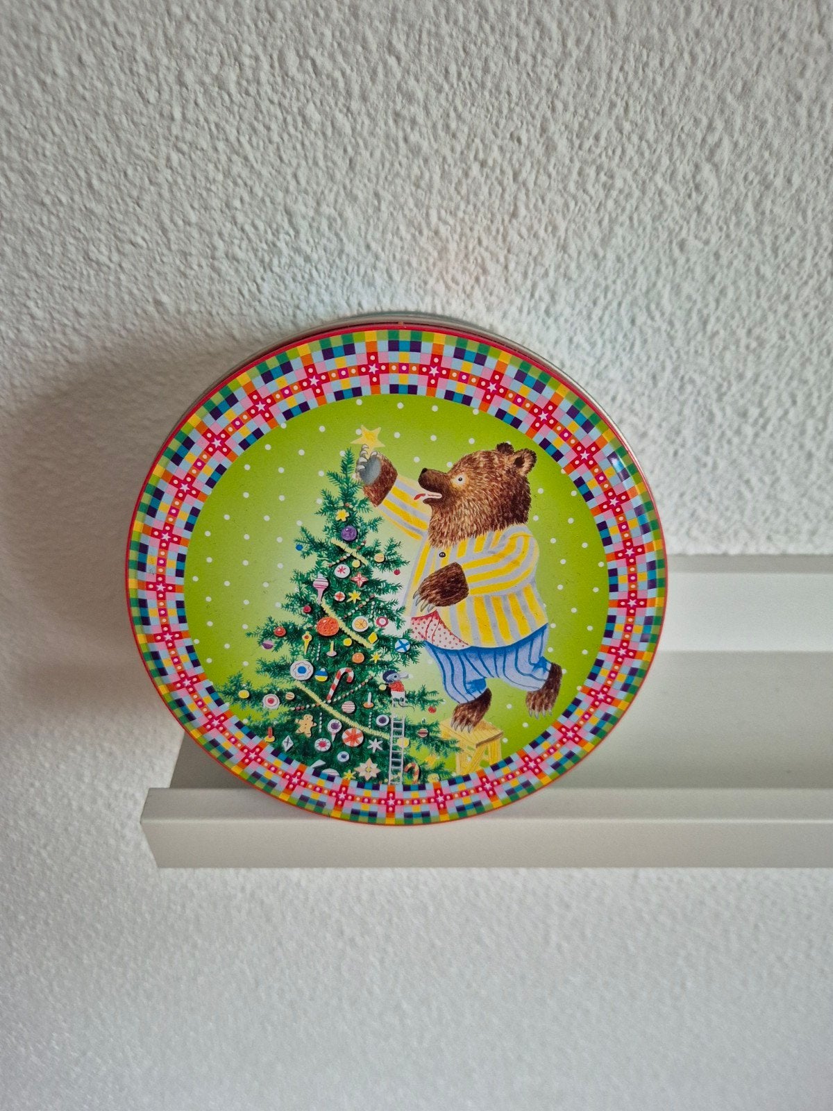Leuke kerst koekblik met beer en kerstboom, 14 cm, Diversen, Ophalen of Verzenden, Gebruikt