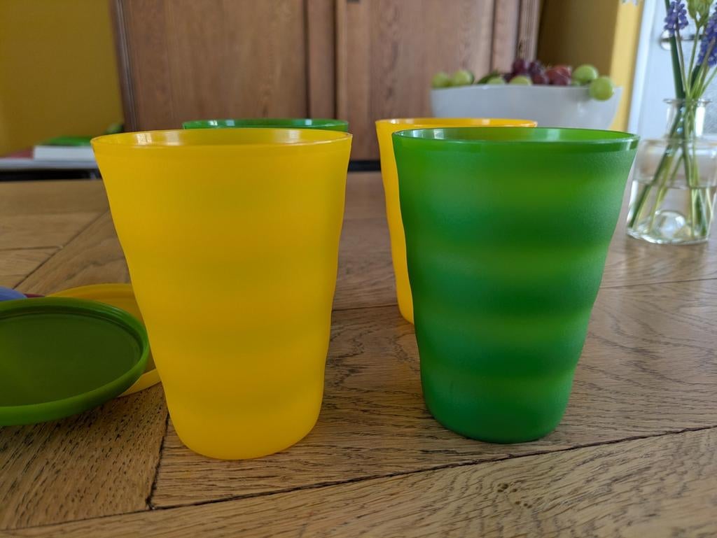 Vier wave bekers Tupperware, lekvrij afsluitbaar, Ophalen of Verzenden, Zo goed als nieuw, Groen, Beker of Kan