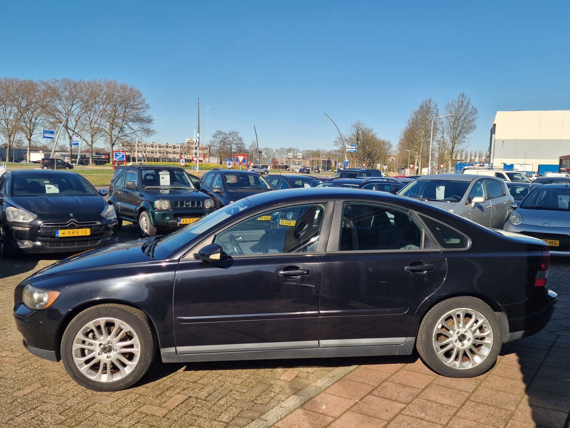 Volvo S40 2.4i 5 cilinder - Nieuwe APK - Cruise - Nette auto, Auto's, Volvo, Voorwielaandrijving, Stof, Gebruikt, Zwart