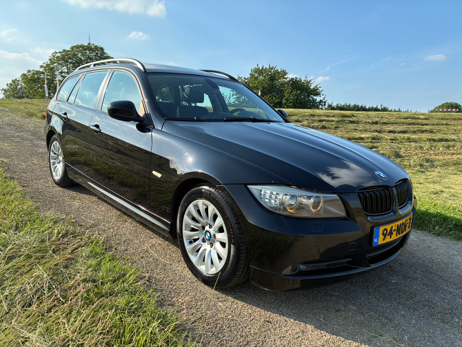BMW 3-Serie 2.0 318i Touring AUT  Carplay/Pano/Clima, Auto's, BMW, Automaat, Euro 5, Achterwielaandrijving, 1995 cc