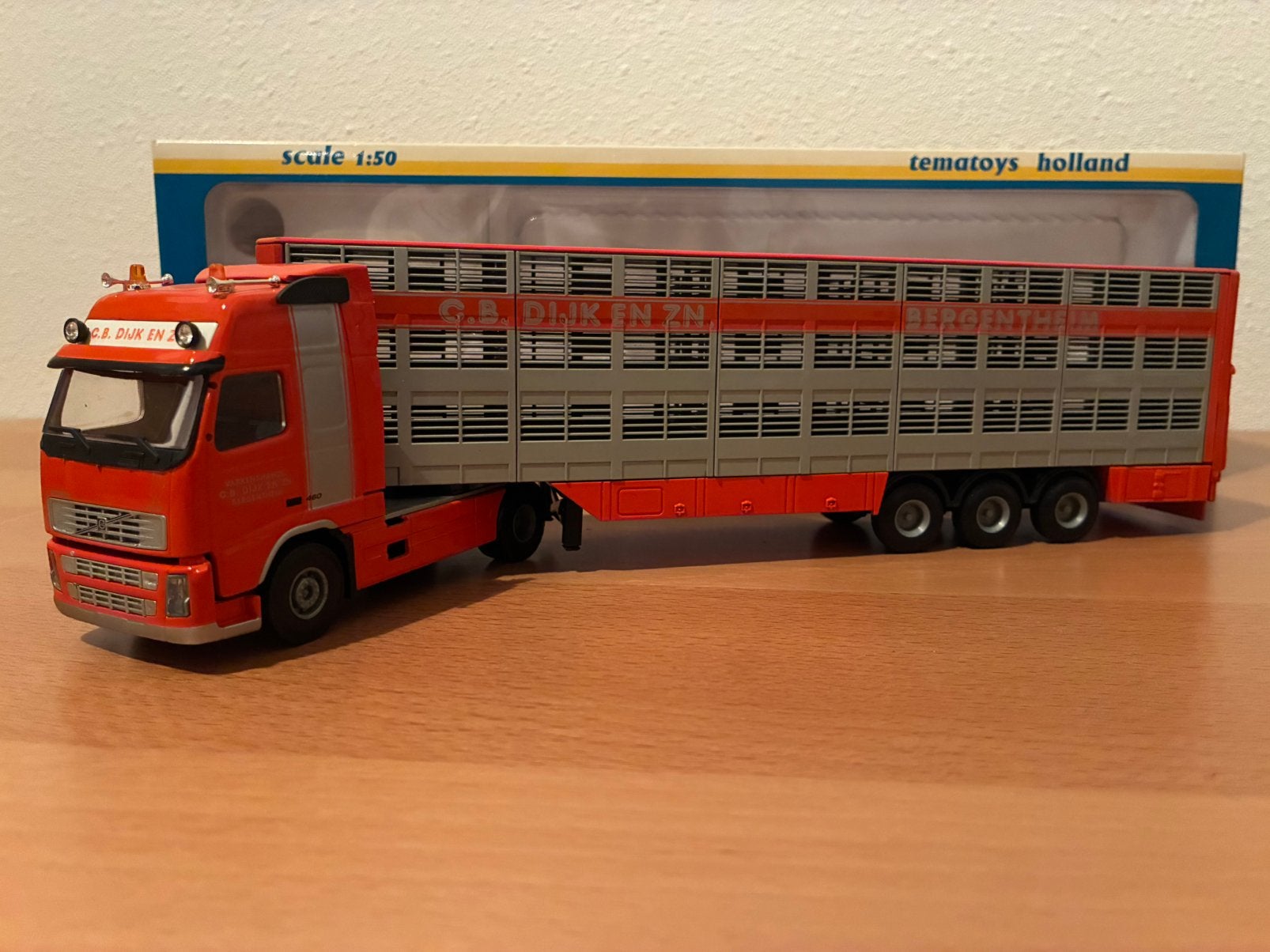 Tematoys Volvo FH met veeoplegger CB Dijk, Hobby en Vrije tijd, Modelauto's | 1:50, Ophalen of Verzenden, Zo goed als nieuw, Bus of Vrachtwagen