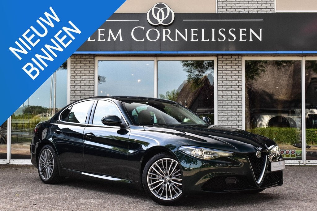 Alfa Romeo Giulia 2.2 TI Verde Visconti Leder Carplay Stoelv, Auto's, 745 kg, Achterwielaandrijving, Gebruikt, Automatische klimaatregeling