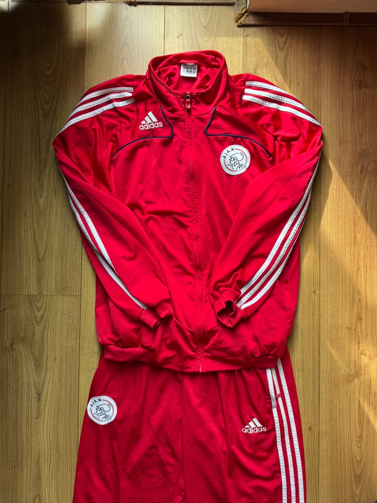 Origineel en compleet trainingspak Ajax Amsterdam, Maat M, Ophalen of Verzenden, Zo goed als nieuw, Shirt