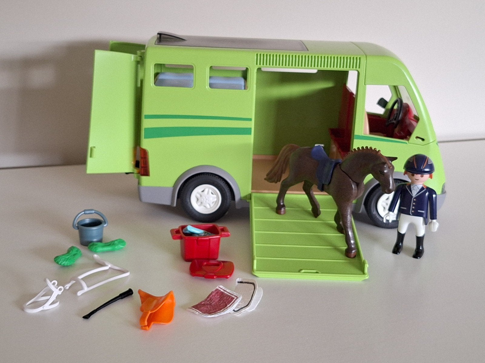 Playmobil Paardentransportwagen 6928 met accessoires, Ophalen of Verzenden, Zo goed als nieuw