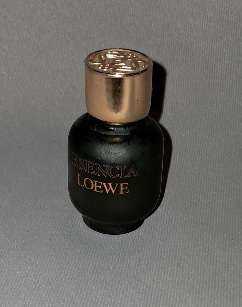 Volle parfum mini Loewe essencia, Ophalen of Verzenden, Zo goed als nieuw, Miniatuur, Gevuld