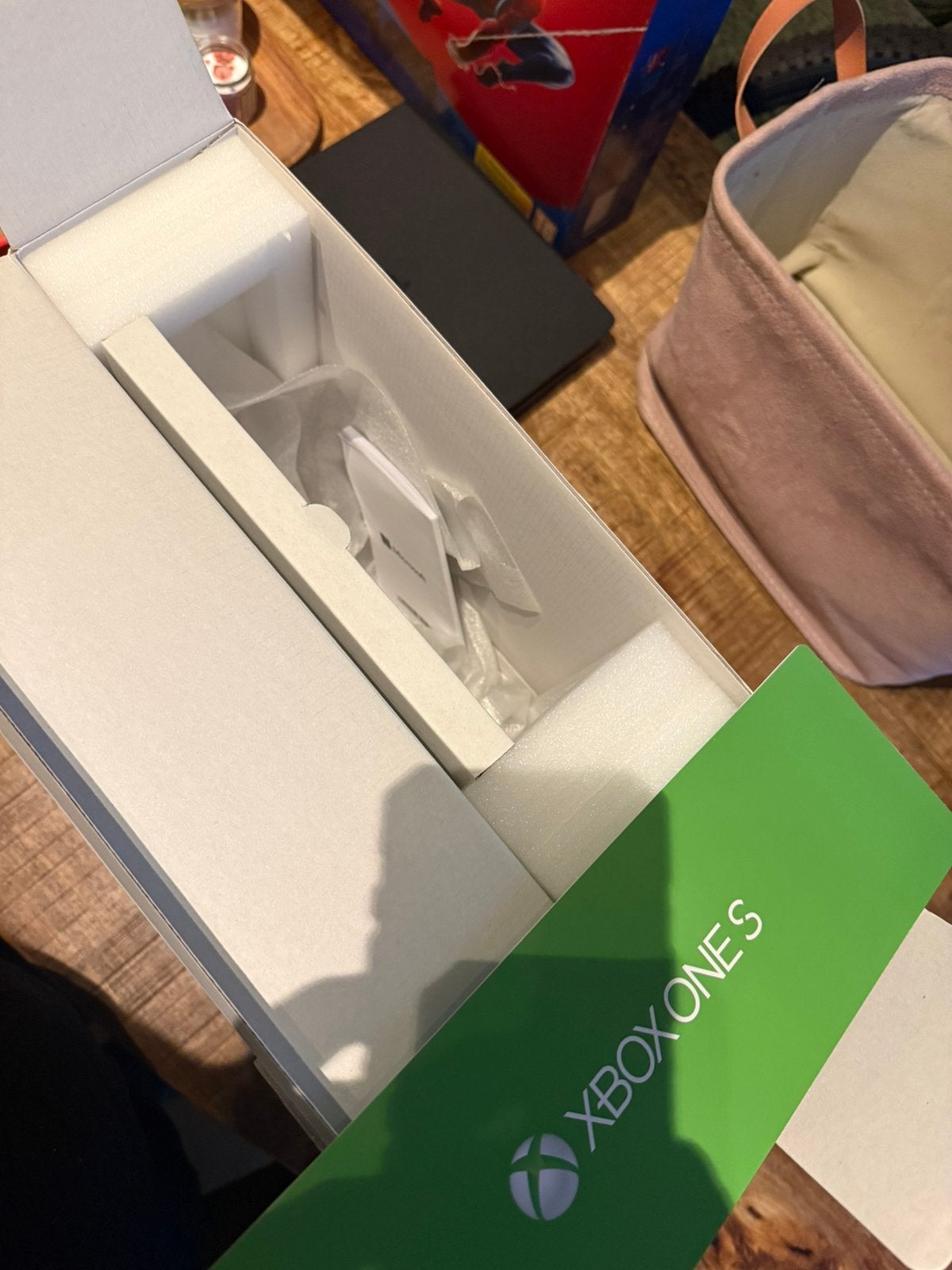 Foto 2 van Xbox One S (1TB) boxed