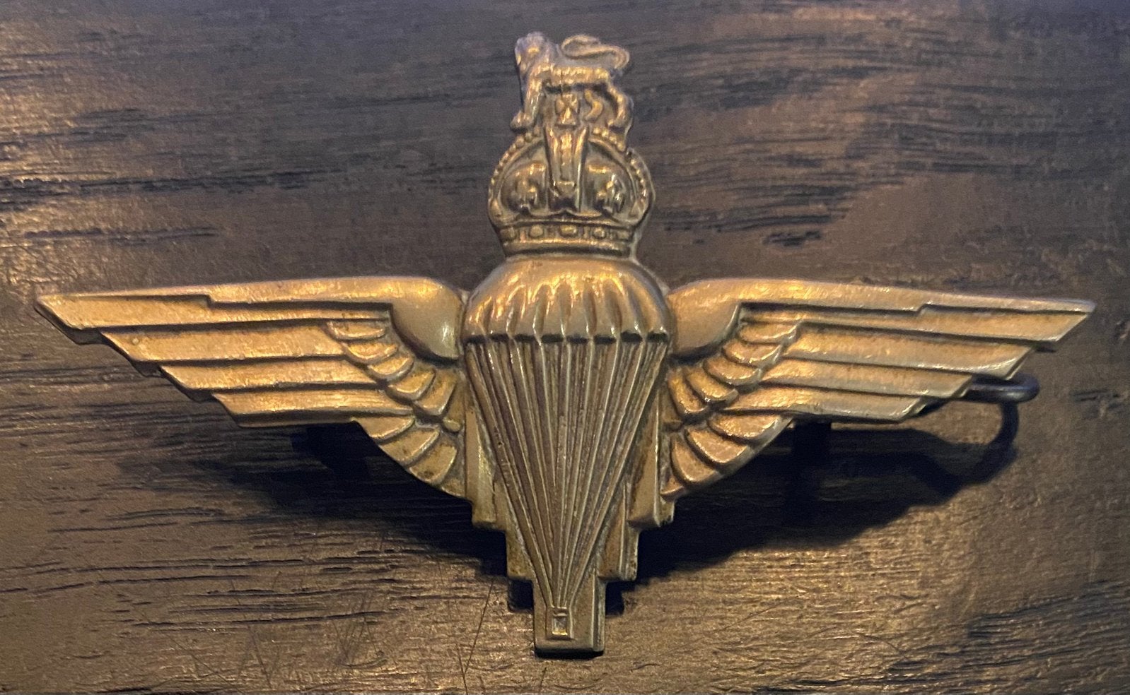 Originele Britse Airborne/paratroopers wings cap badge, Verzamelen, Ophalen of Verzenden, Landmacht, Engeland, Embleem of Badge