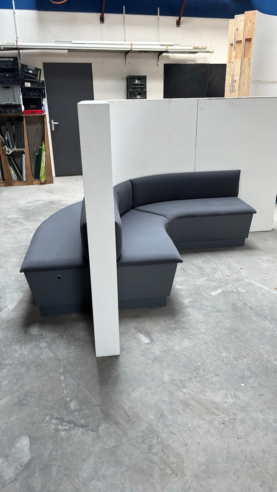 Gratis 4-hoek opstelling met bank, kussens en tafel, Ophalen, Gebruikt, 300 cm of meer, Stof