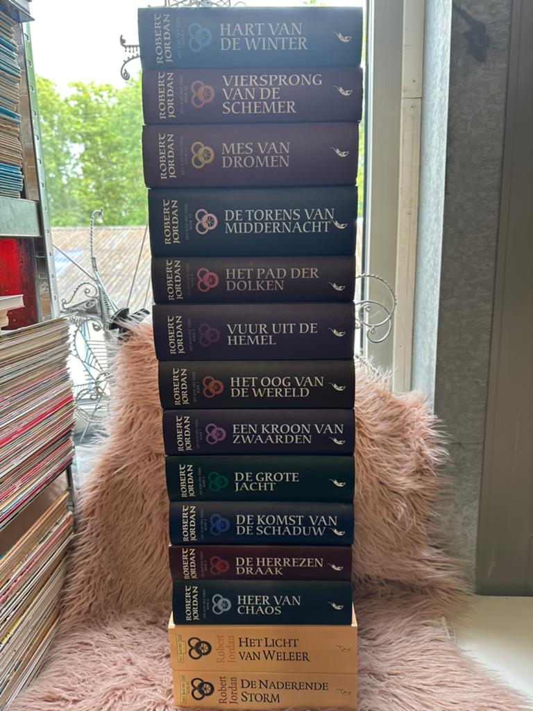 Robert Jordan Het rad des tijds boeken uitzoeken 5 euro p.st, Ophalen of Verzenden, Zo goed als nieuw