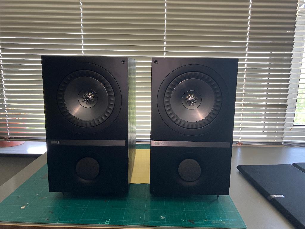 Kef Q 300, Zo goed als nieuw, 60 tot 120 watt, Front, Rear of Stereo speakers, Ophalen