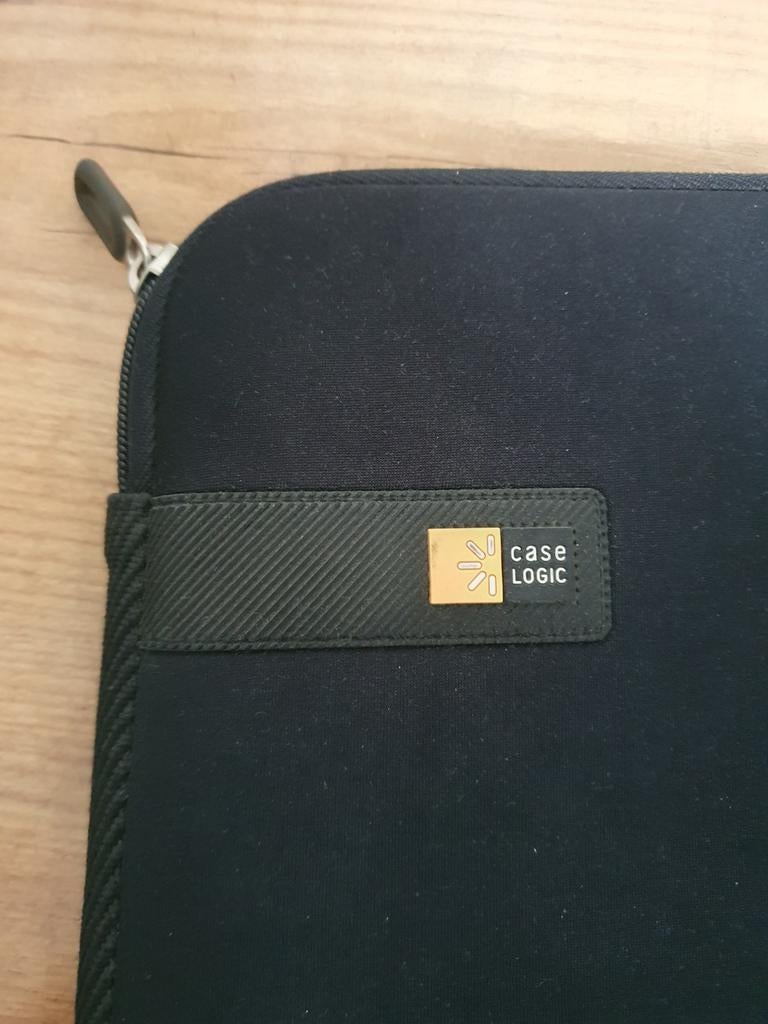17 inch Case Logic Laptophoes - Zwart, Computers en Software, Laptophoezen, Ophalen of Verzenden, 16 inch, Zo goed als nieuw, Case Logic