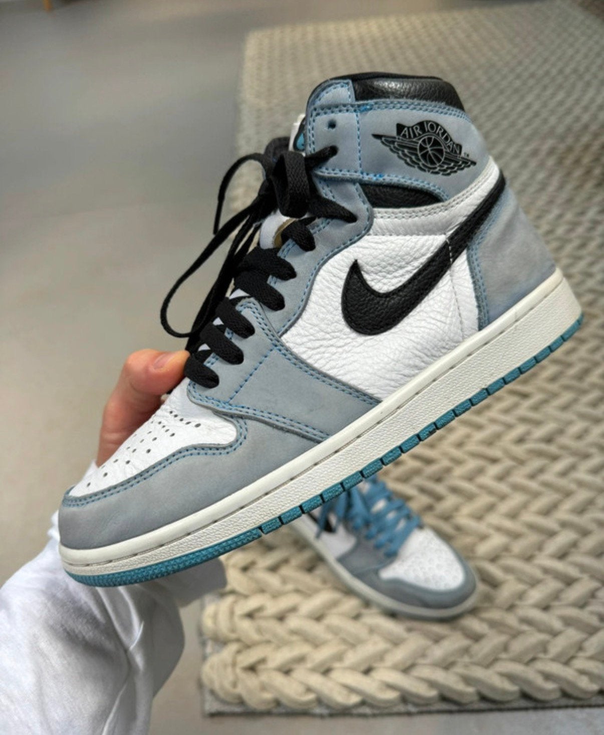 Air Jordan 1 Retro High OG University Blue, Blauw, Ophalen of Verzenden, Sneakers of Gympen, Gedragen