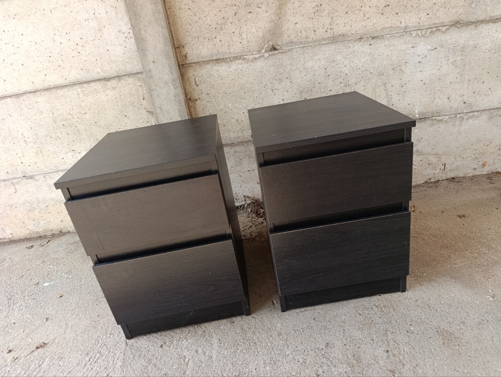 IKEA MALM nachtkastjes zwartbruin – set van 2, Huis en Inrichting, Ophalen, Minder dan 50 cm, Gebruikt, Minder dan 100 cm