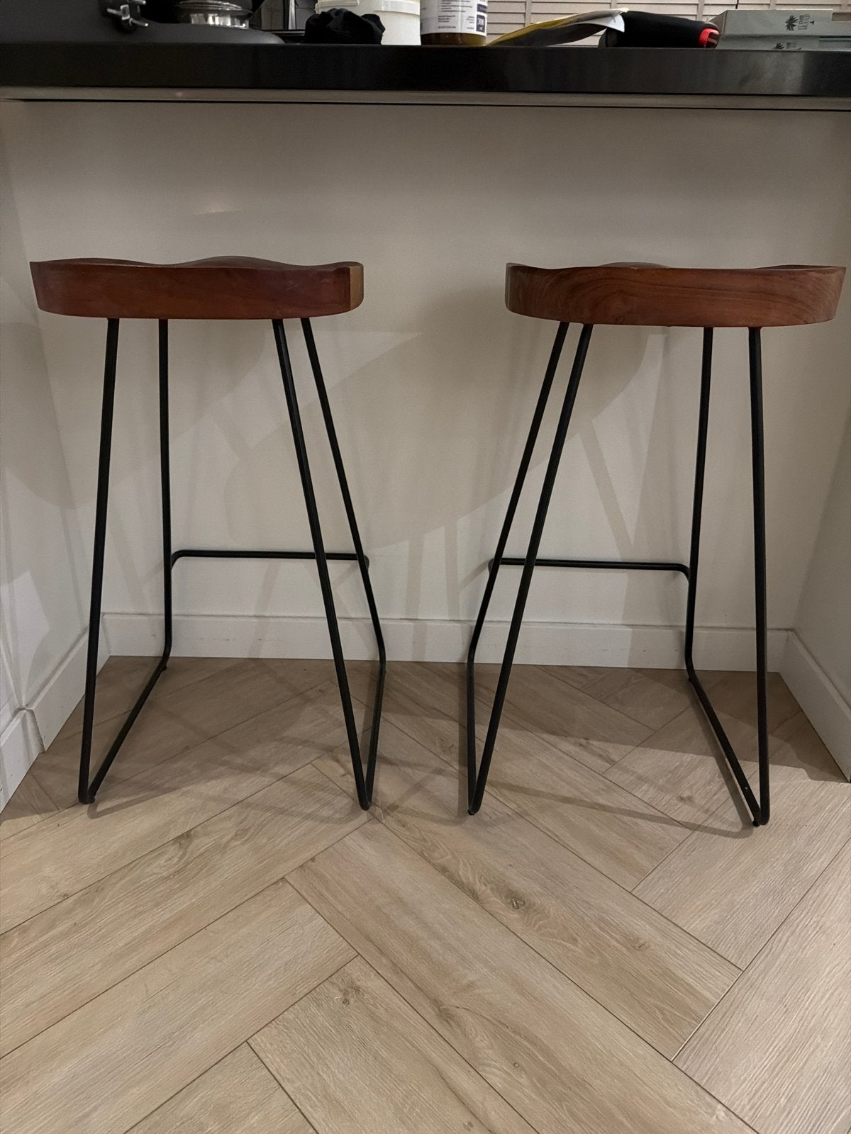 Set van 2 houten barkrukken met metalen onderstel, Met voetsteun, 60 tot 90 cm, Ophalen of Verzenden, Zo goed als nieuw