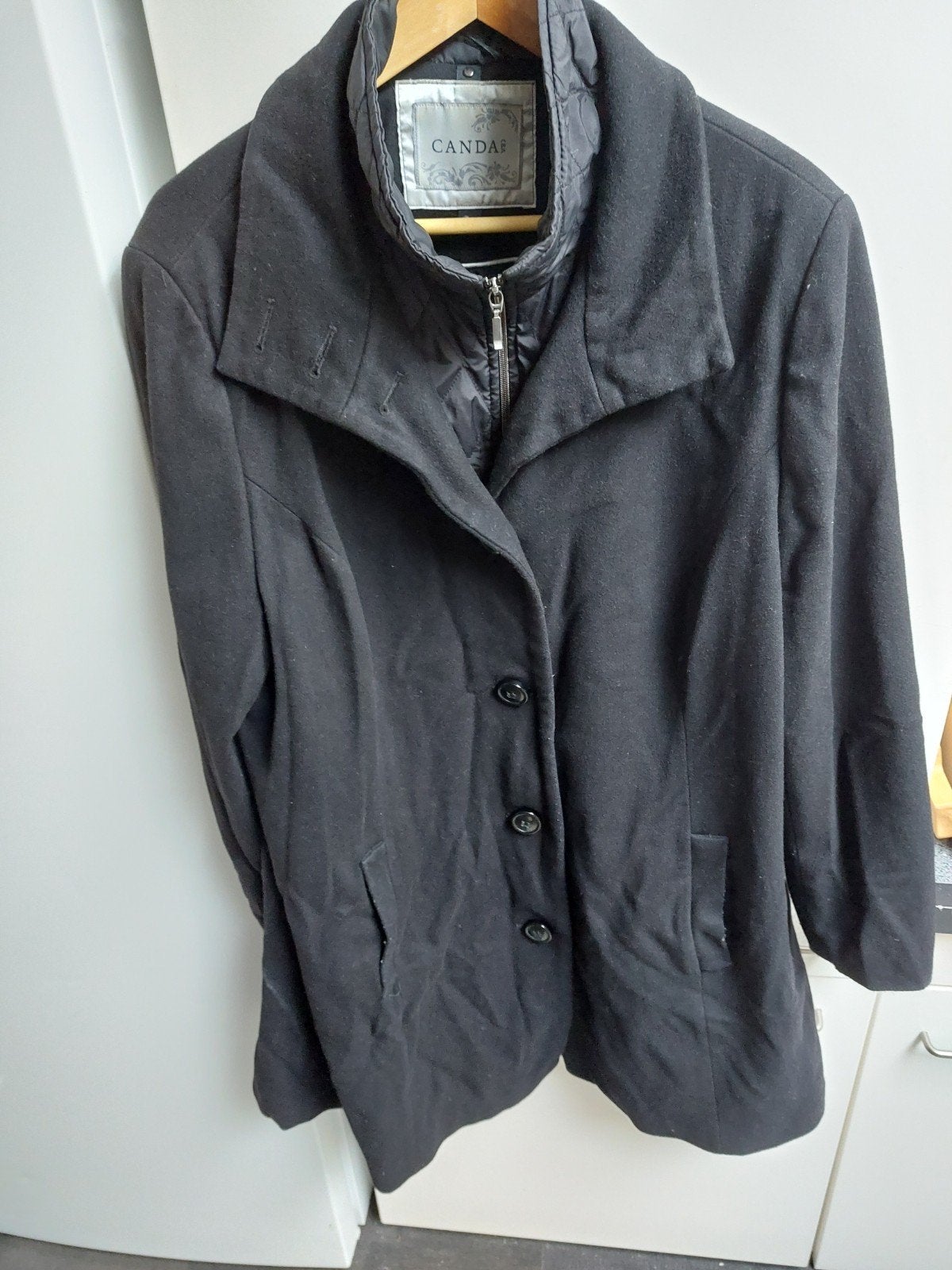 winterjas met rits en knopen in nette staat met 2 steekzakke, Maat 38/40 (M), Zwart, Ophalen of Verzenden, Gedragen
